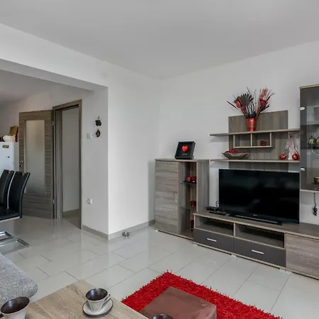 Daire Beach Front Apartment In Crikvenica