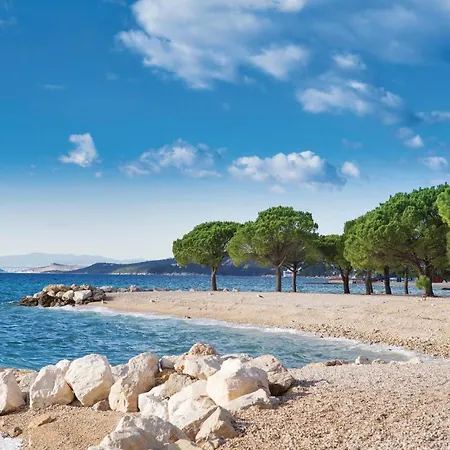 Daire Beach Front Apartment In Crikvenica *