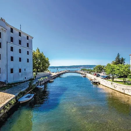 Daire Beach Front Apartment In Crikvenica